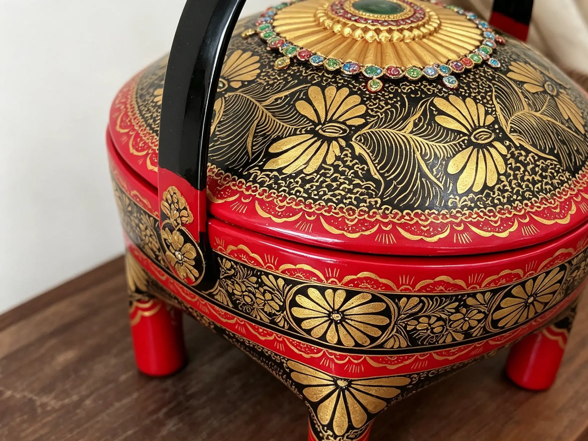 Traditional Gold-Traced Lacquerware, Yunnan Dai Heritage Lacquer Art, Handcrafted Chinese Lacquerware